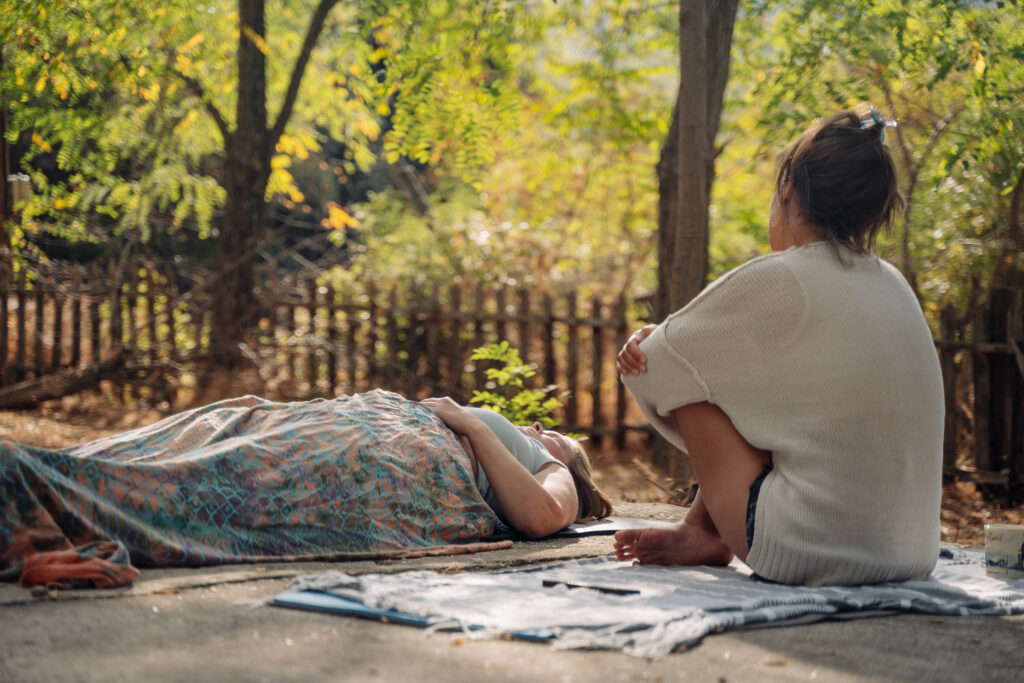 rebirthing breathwork session with facilitator